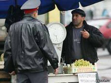 С 2011 года гастарбайтерам запретили работать в сфере розничной торговли