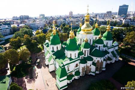 Азаров отдал Софию Киевскую Минкульту