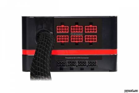 Блоки питания Thermaltake Toughpower Grand позволяют подключать до 4х ускорителей. Изображение 2