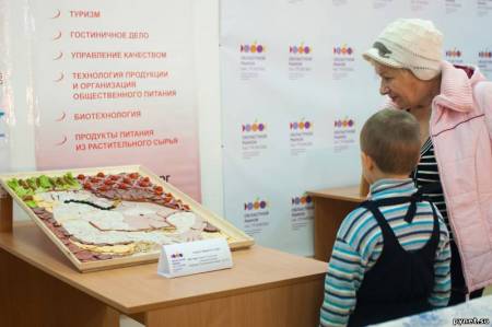 Екатеринбург. Картины из ветчины, сала и колбасы. Изображение 2