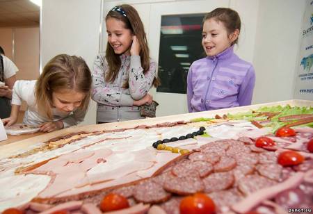 Екатеринбург. Картины из ветчины, сала и колбасы. Изображение 4